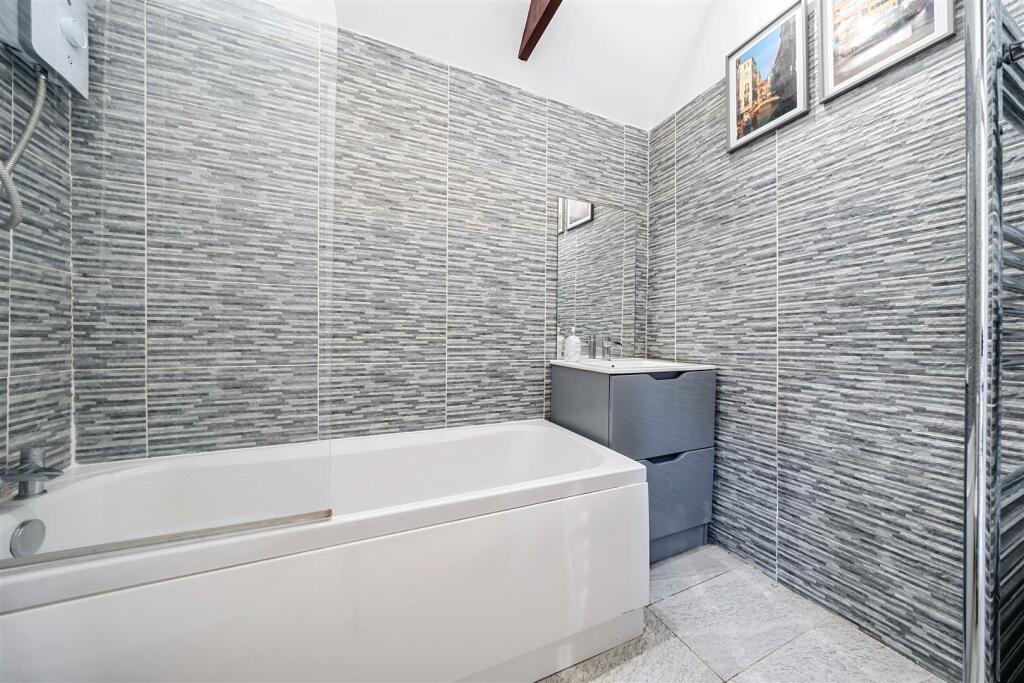 Bathroom (1).JPG
