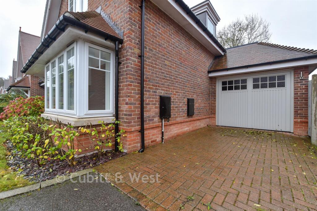 Driveway/Parking