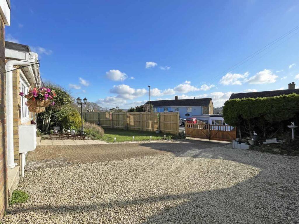 Drax Gardens 23 Driveway.jpg