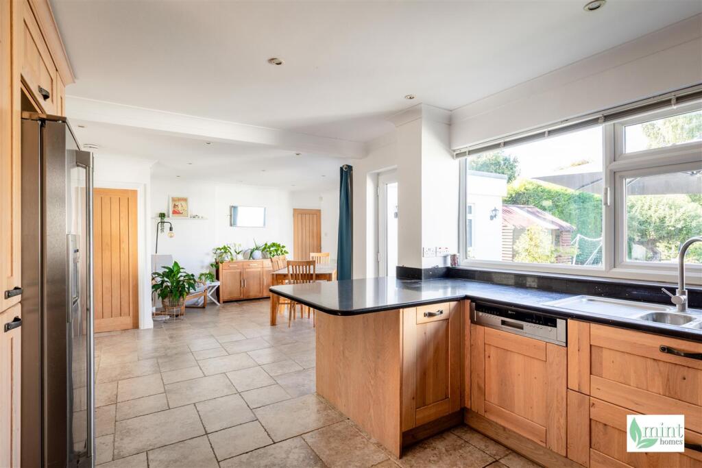 Watermark - 70 Bousley Rise-16.jpg