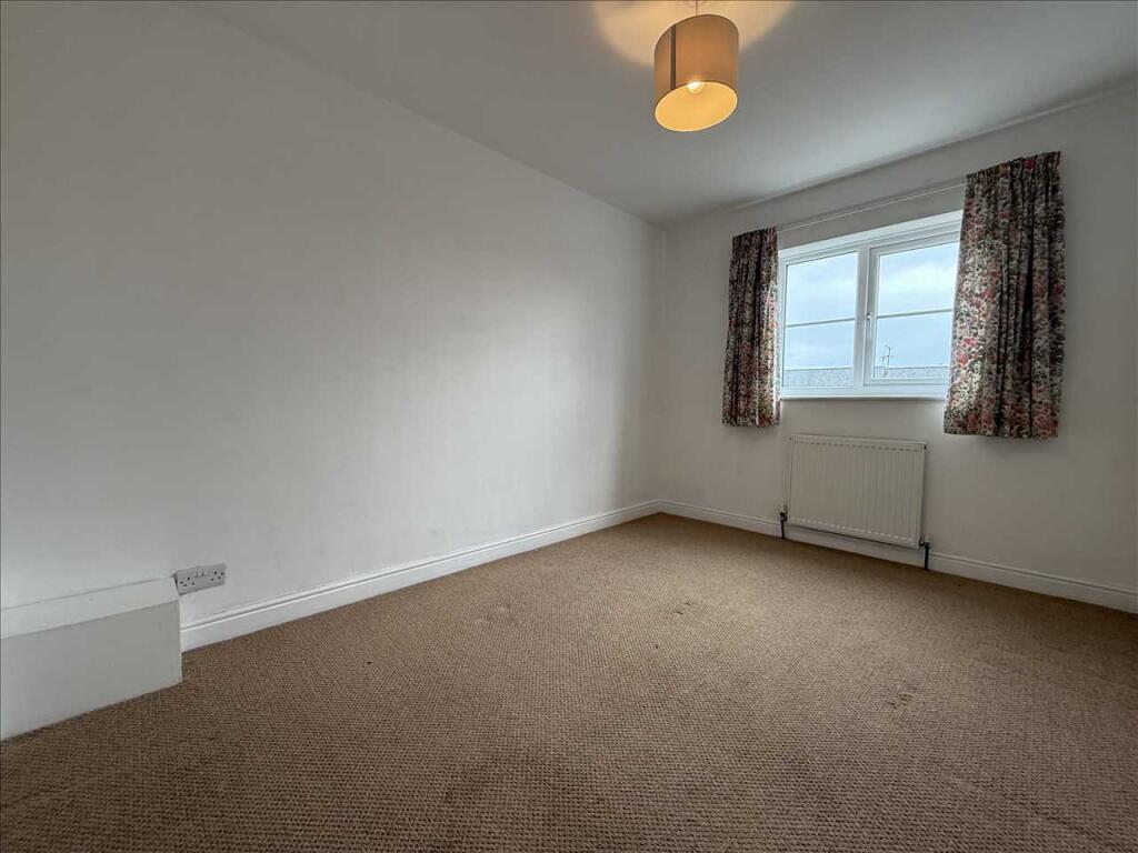 Bedroom (rear)