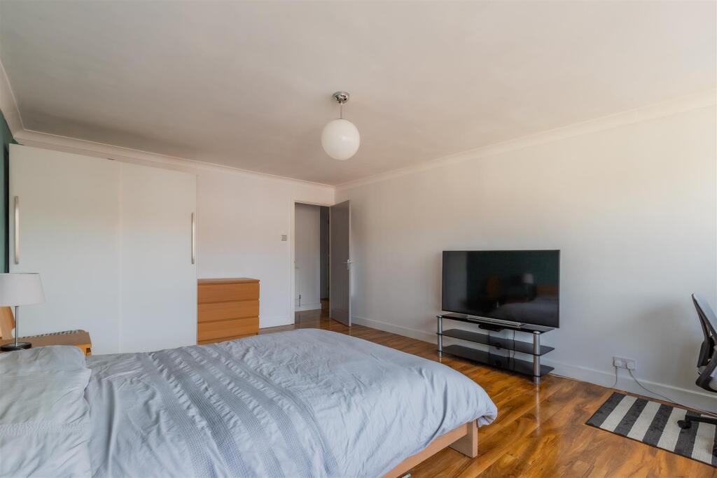 21 Lindway Court-11.jpg