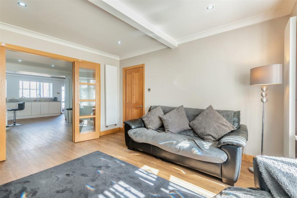 8589242-interior20.jpg