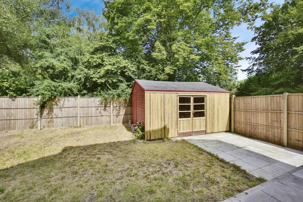 Private Rear Garden With Patio &amp; Shed