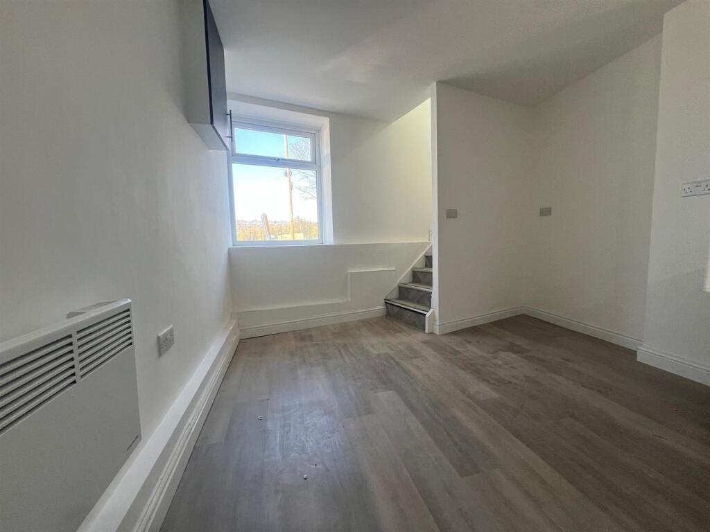 Flat1 living2.jpg