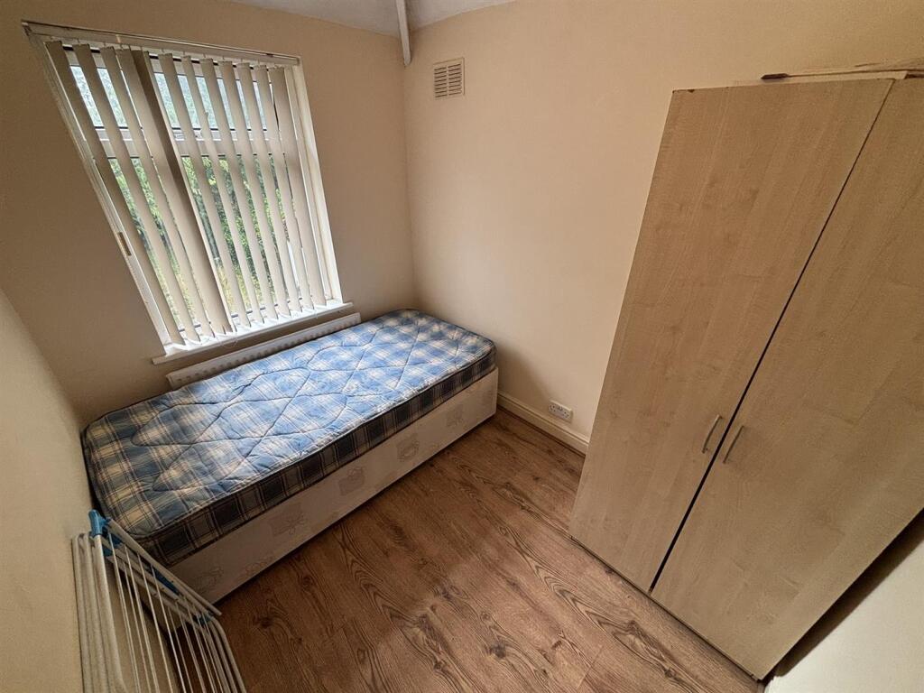 Spare Room / 4