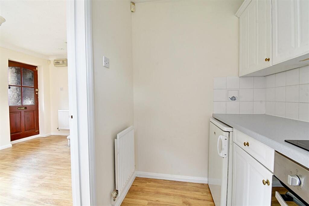 Kitchen 2.jpg