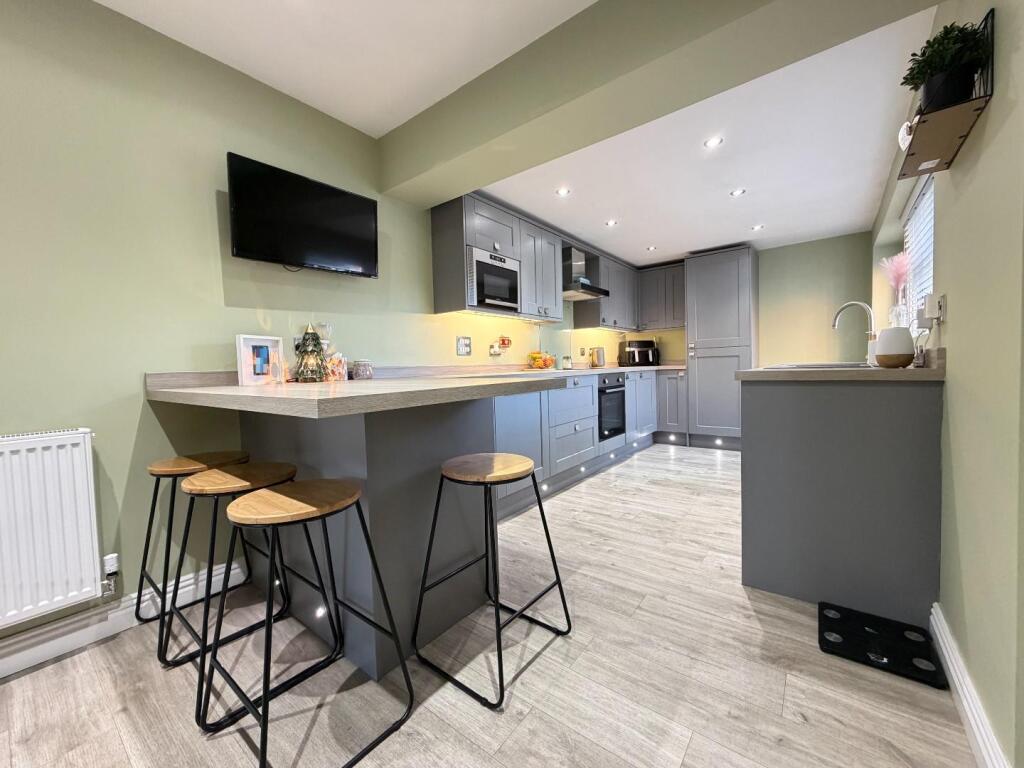 KITCHEN/BREAKFAST ROOM