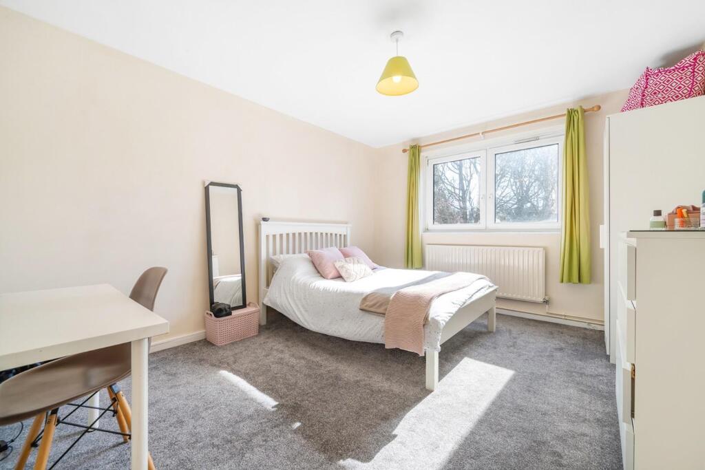 Bedroom 1.jpg