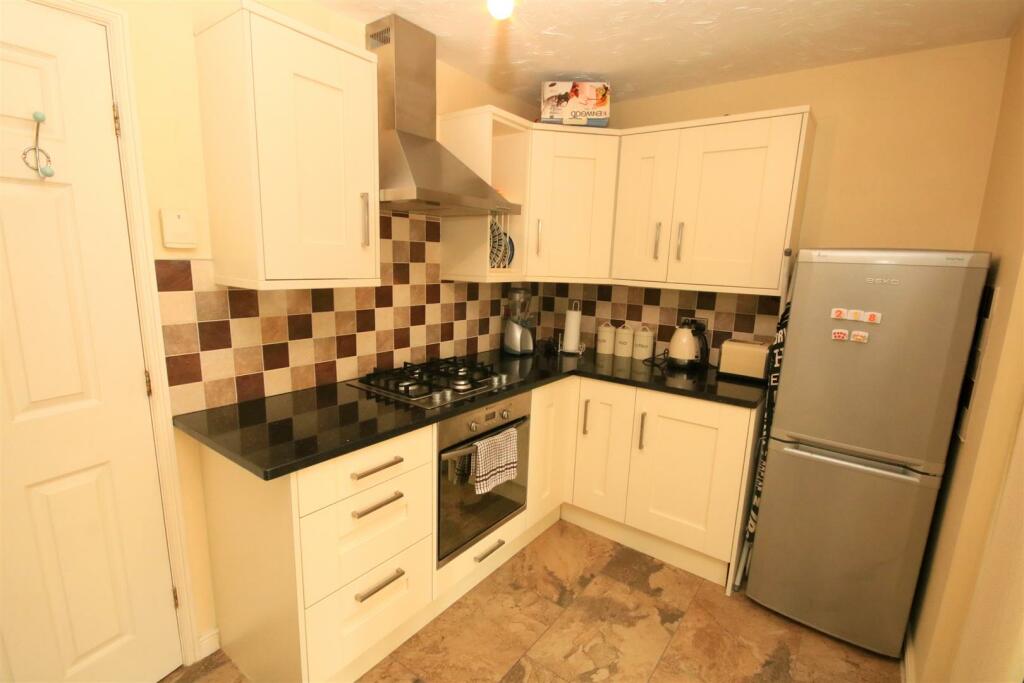 FITTED KITCHEN