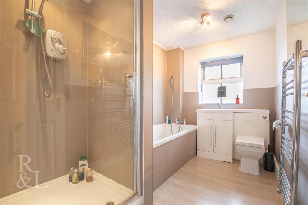 20 Kensington Drive (5).jpg