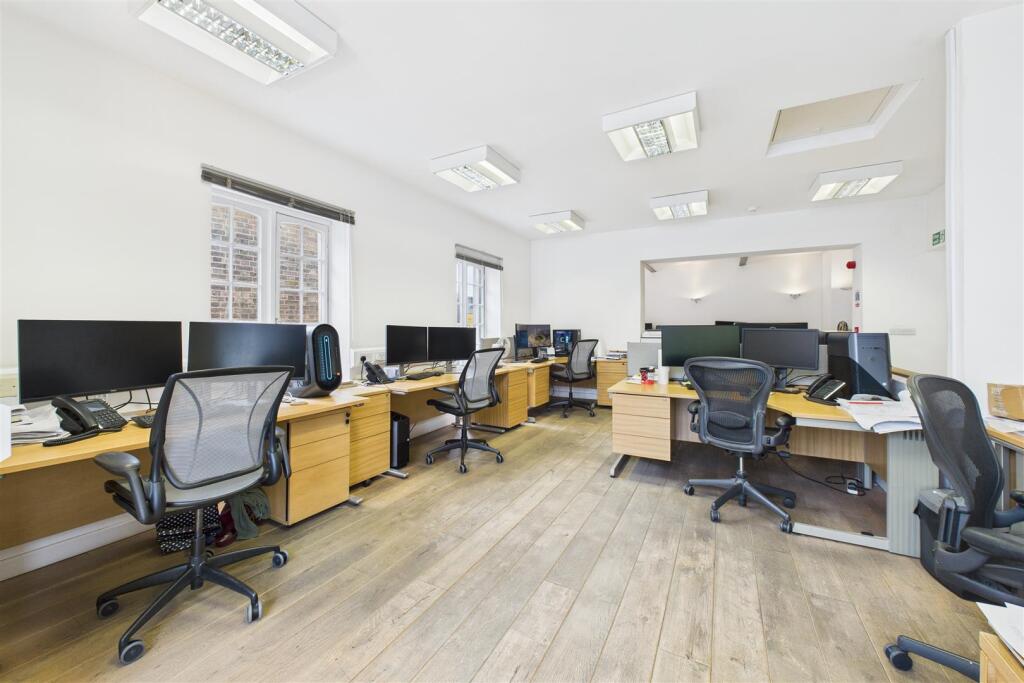 Somerset House, Taunton TA1 1SF | Hollis Morgan Li