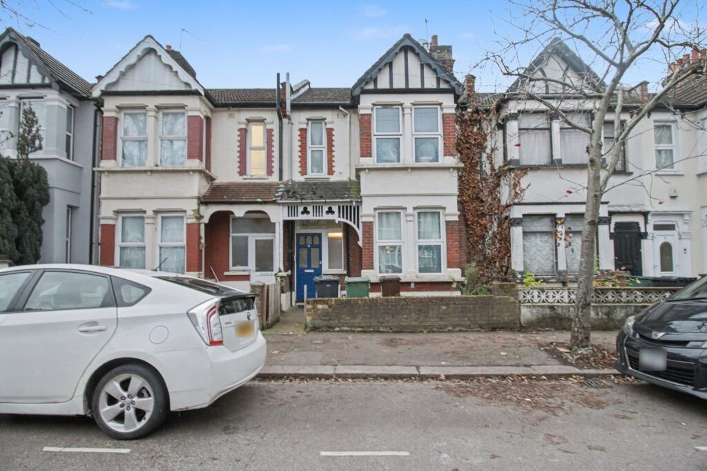 Flat B, 10 Colchester Road, London, E10 6HA