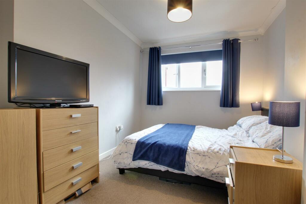 BEDROOM 1 (FRONT)