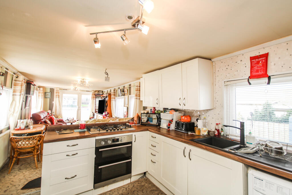 Open Plan Living Kitchen (2).JPG