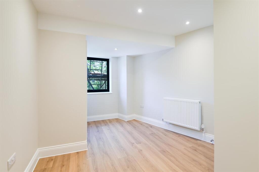 HIGH STREET,12A, FLAT 3 -  (9).jpg