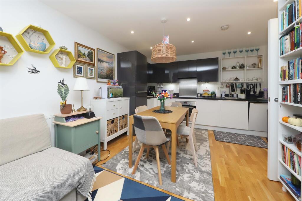 Kitchen/Dining Area