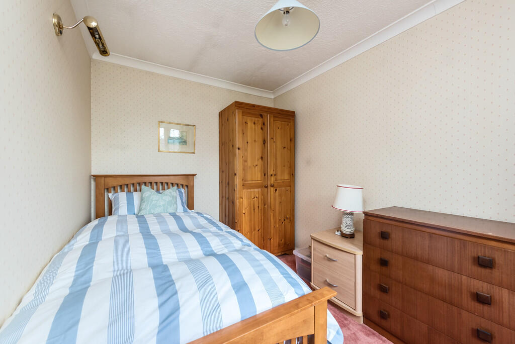 28 Raeburn Way (2...