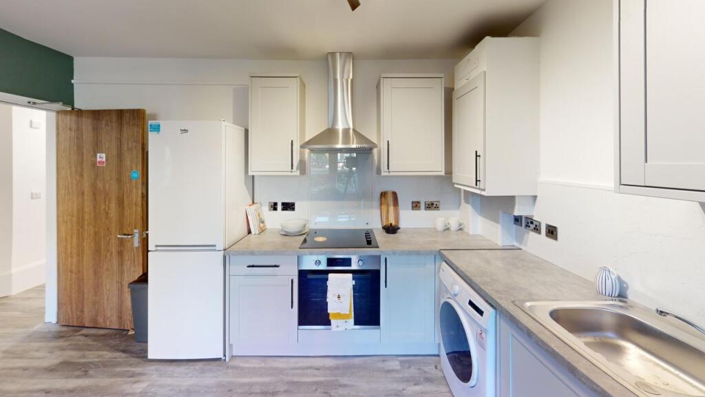 Flat-6-Piccadilly-Place-Kitchen 1.jpg