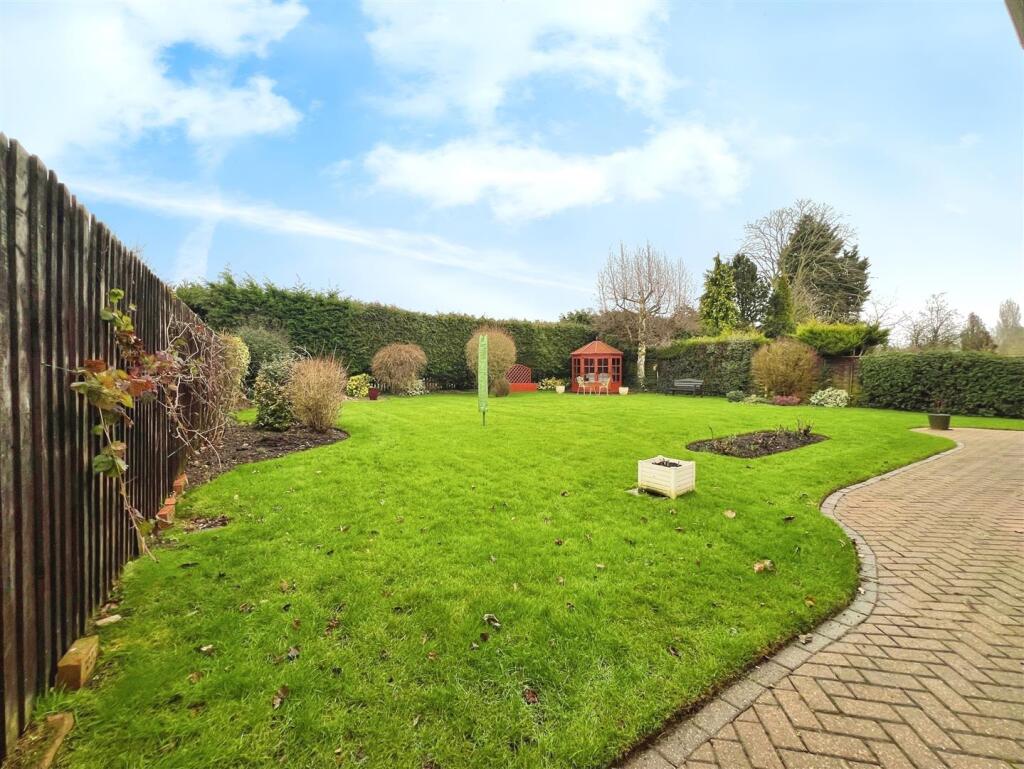 4cf6fe0d-garden 201.jpg