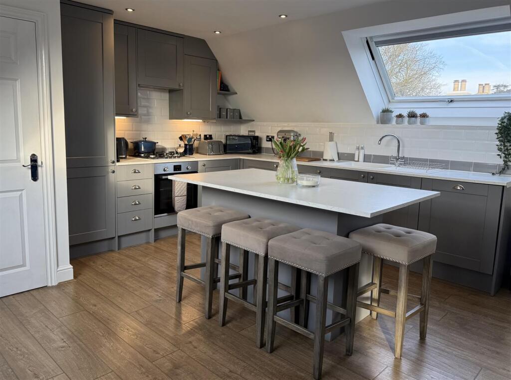 Kitchen Breakfast Room 1.jpeg