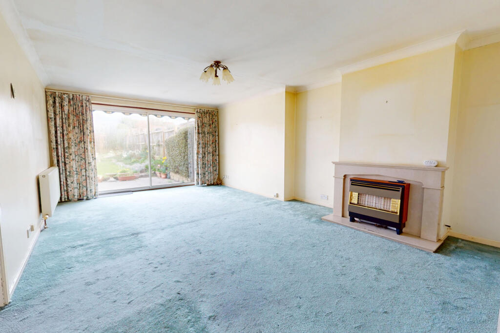 LOUNGE / DINING ROOM