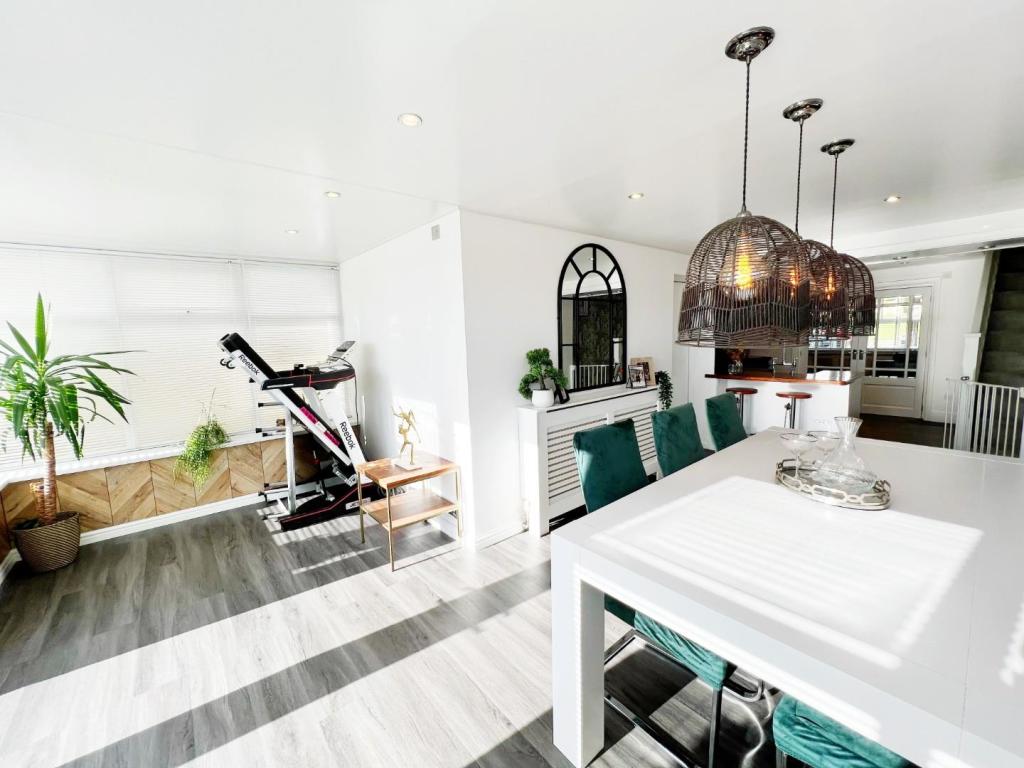 Dining Family Area pic 4.jpg