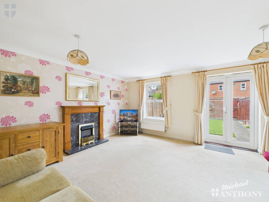 CAM03218G0-PR0791-STILL017