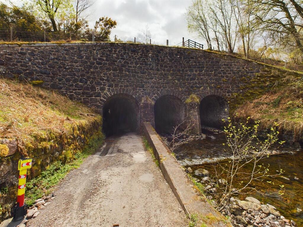 TUNNEL