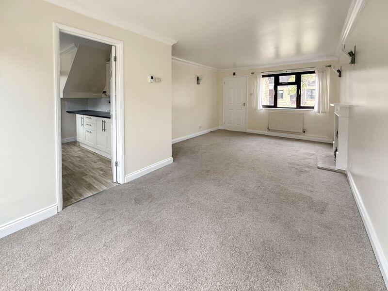 Lounge / Dining Room Overview