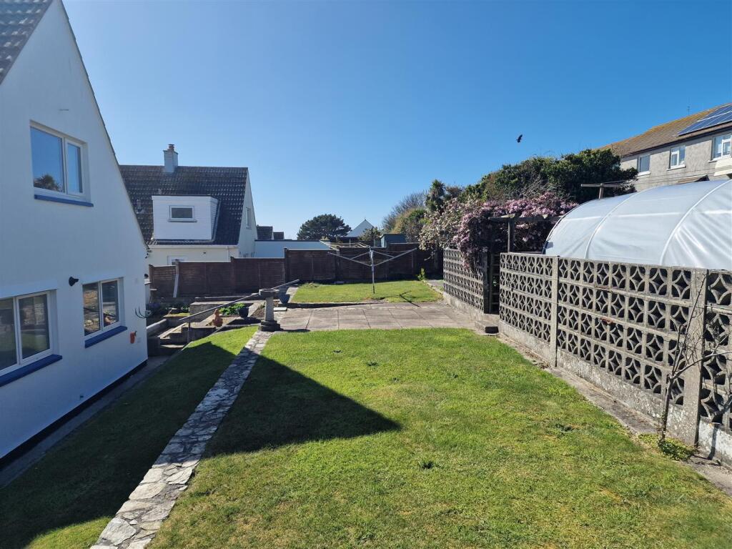 Rear Lawned Garden