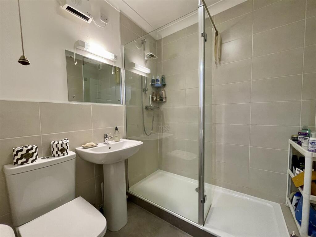 Bathroom.JPG
