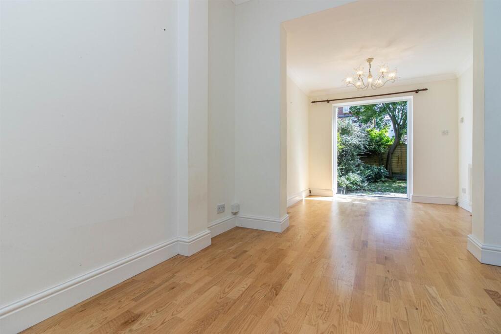 sitting rm to french doors and garden - Copy.jpg