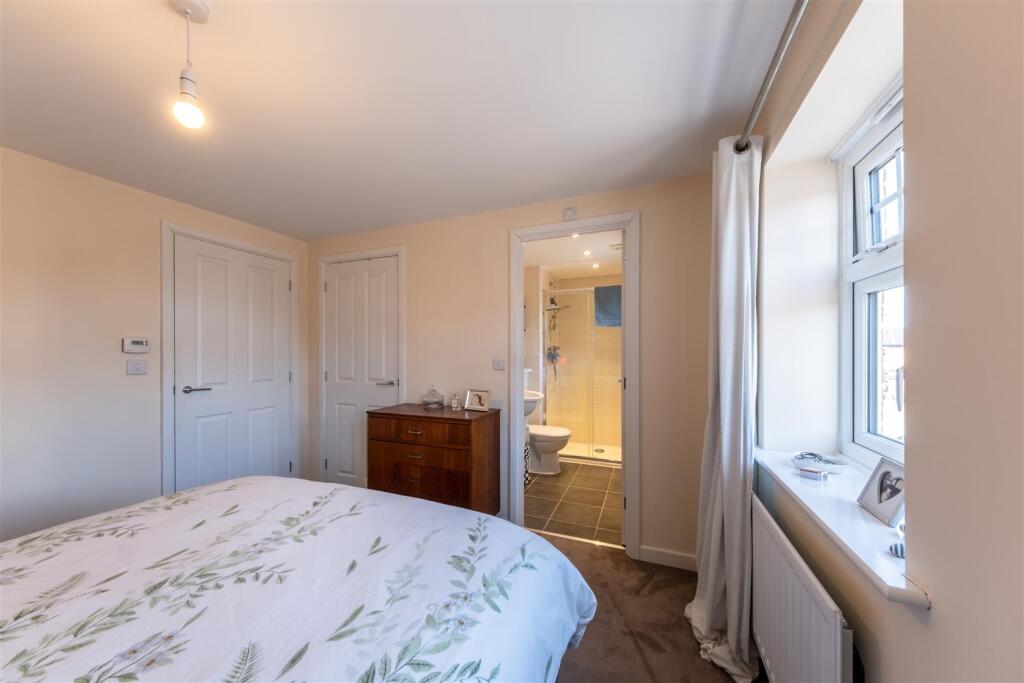 15 Wavell Way-018.jpg