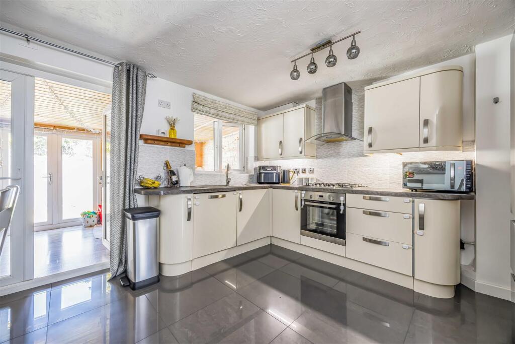 20 Milebush Road, Southsea-Small-PorticoMarketing-