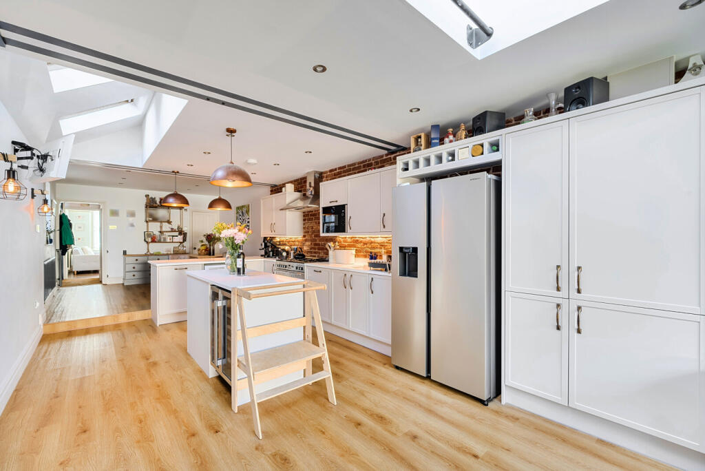 1364474-14-68e7a2...