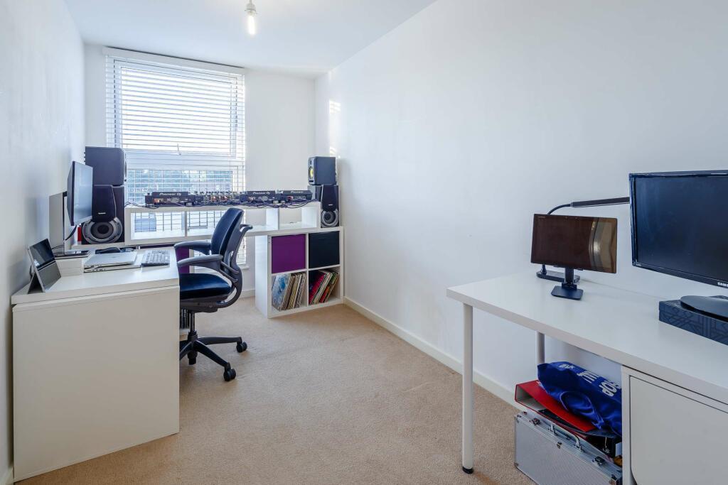 Davidson Frost-Wellings, DFW, Bletchley Court, Bed