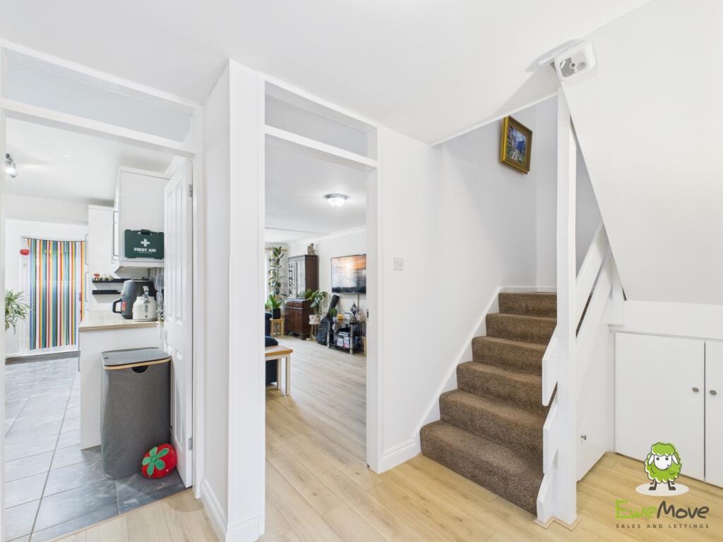 EweMove Estate Agents Basingstoke - Bennet Close