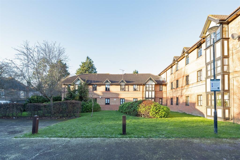 Chamberlain Place E17