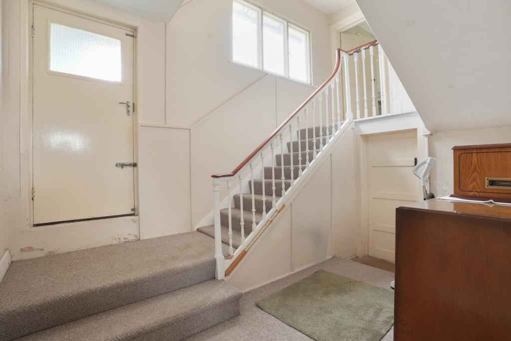 EweMove Estate Agent Scunthorpe South - Rear Hallw