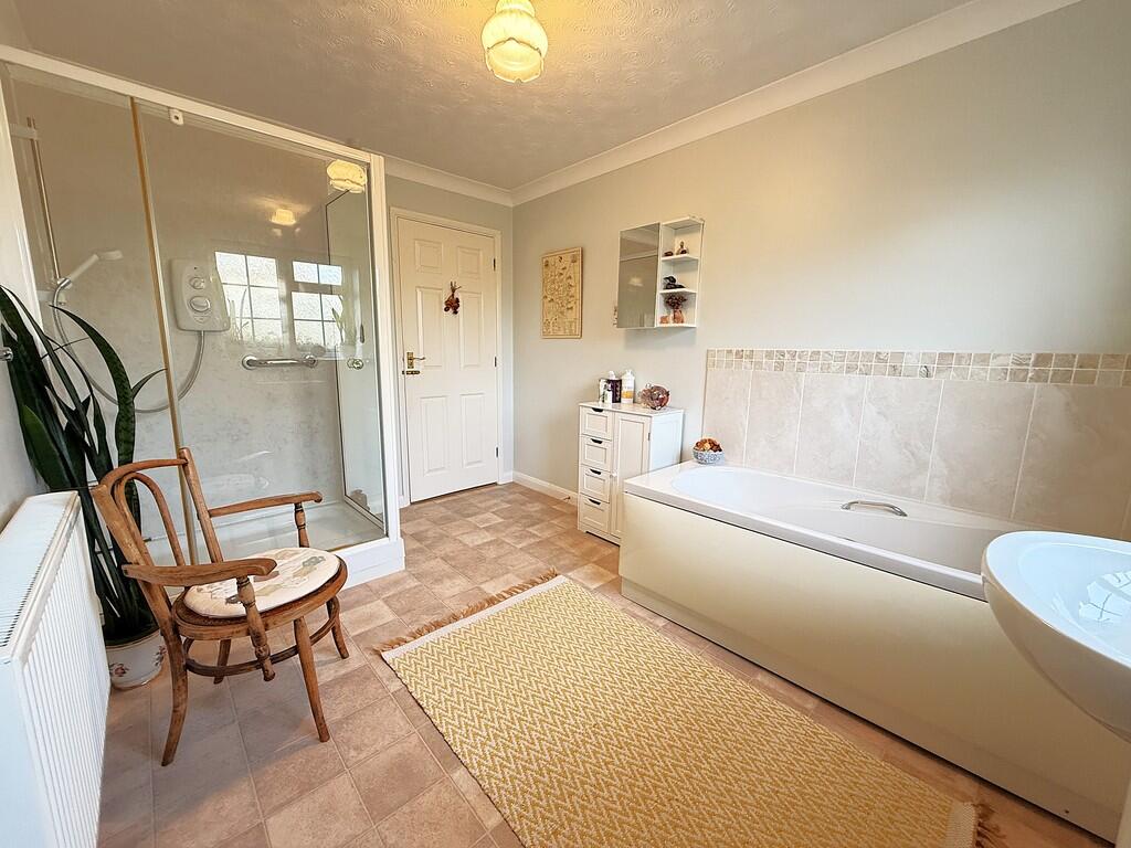 GF BATHROOM 2
