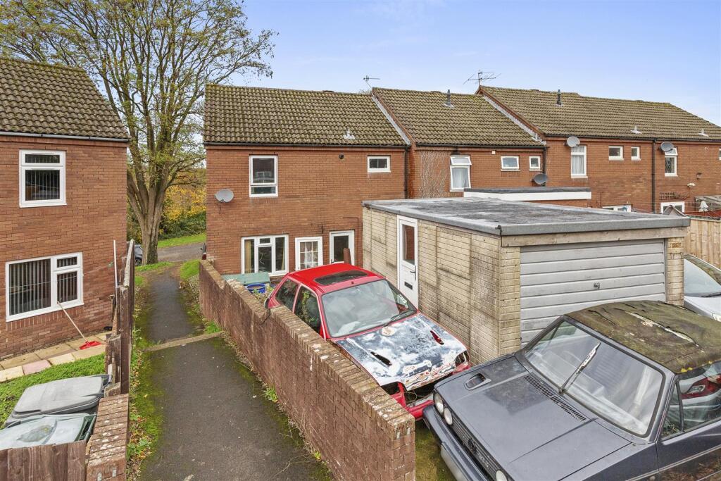 8 Glenister Road, HP12 4RD-11.jpg
