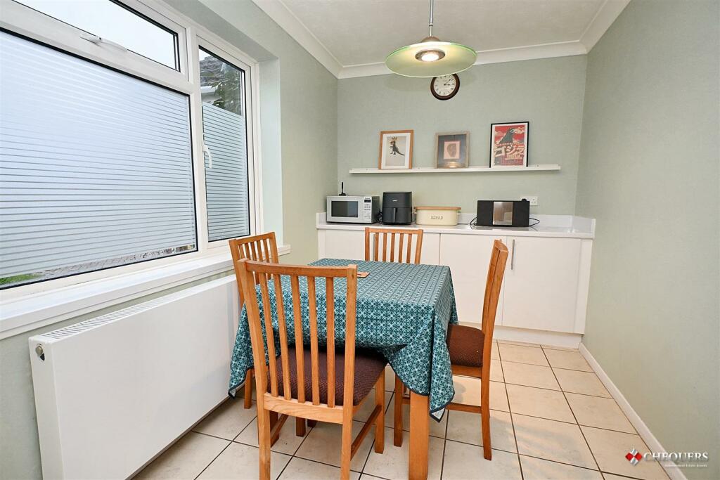 Kitchen/ dining room