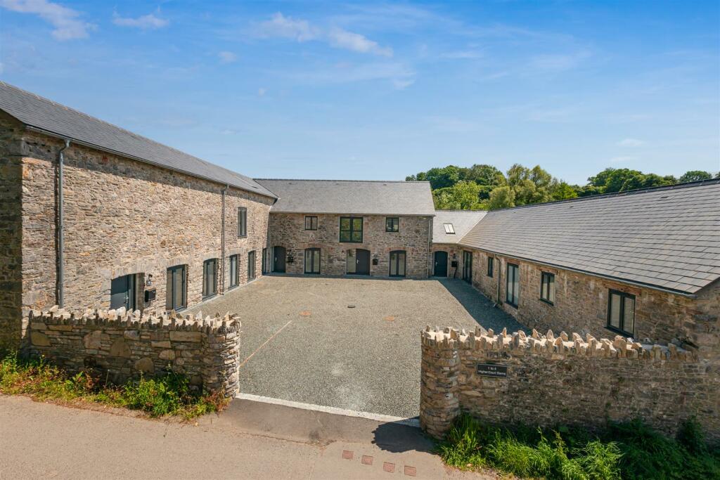 A54 - Barns @ Higher Court Barns, Littlehempston -