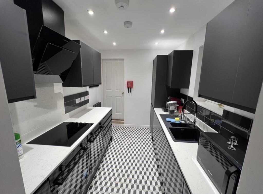 KITCHEN 1.jpg
