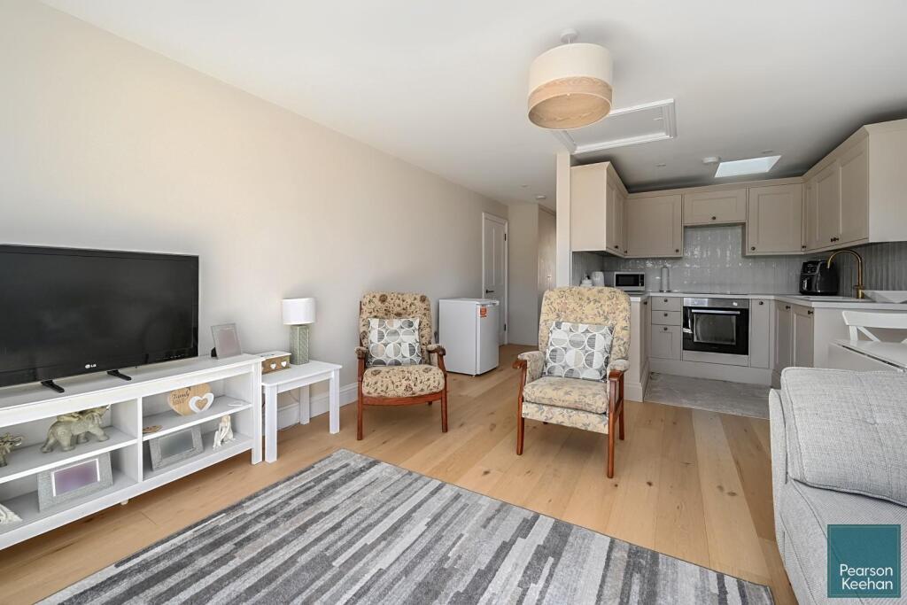 bungalow 4 134 cresent drive north-bn2 (19).jpg