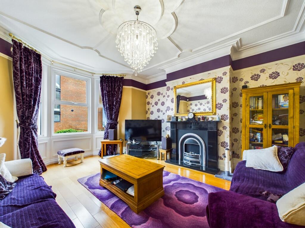 CAM02195G0-PR0063-STILL002