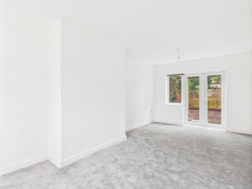 CAM03729G0-PR0100-STILL003