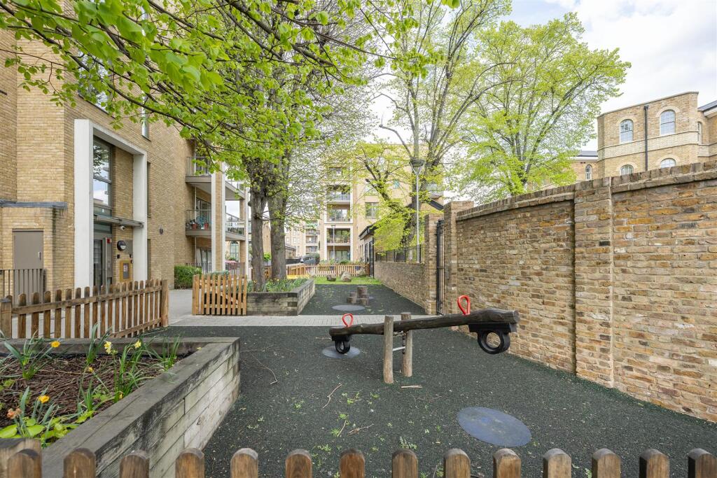 Richard Tress Way, E3