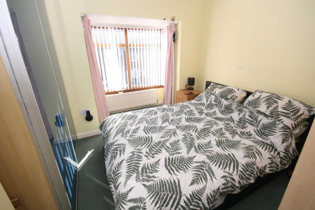 FRONT DOUBLE BEDROOM